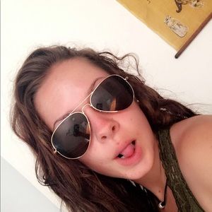 Meet your Posher, Hannah